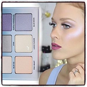 Anastasia Beverly Hills Makeup - Anastasia Beverly Hills Moonchild Glow Kit Holiday Anastasia Beverly Hills Makeup - Anastasia Beverly Hills Moonchild Glow Kit Holiday